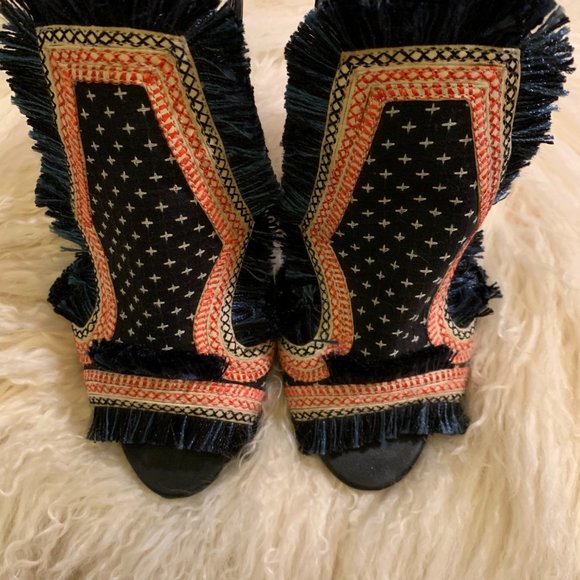 Topshop Patterned Sandal with Trimmed Edges - Picture 2 of 10